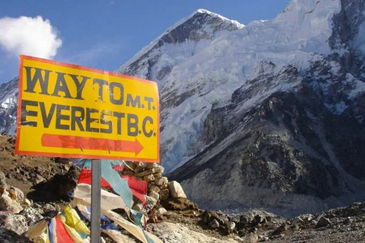 Tutto Quello che Serve per Scalare l’Everest: Permessi, Requisiti e Costi Dettagliati per l'Ascesa